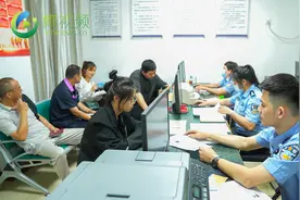 探窗丨海南省内户籍居民可就近“跨所”申领身份证 市民：不到十分钟办好手续图片