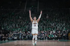 辽宁男篮蝉联冠军！图片