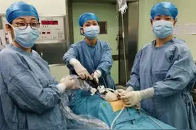 孕妇大出血3000毫升！胶州好护士见家属困难主动垫付医药费图片