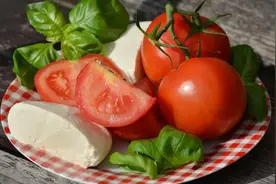 低卡、全能、抗氧化的番茄，应生吃还是熟吃？图片