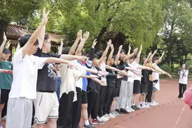 四校联动开展“齐心聚力”心理素质拓展活动图片