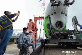 “奋斗者”号如何潜入万米深海？听潜航员讲述海洋科考重器奥秘图片