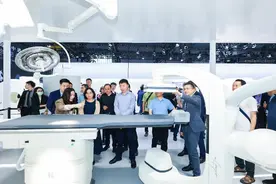 “魔方复合手术室”全球首发，联影创新科技亮相CMEF图片