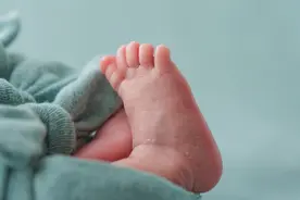 圆头or扁头？宝宝的头型问题，家长们千万不能忽视！图片