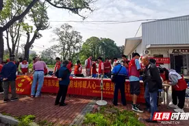 接续传承三十四载  湖南科大物电学院开展义务维修进社区活动图片