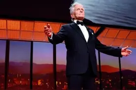 迈克尔·道格拉斯获戛纳“荣誉金棕榈”终身成就奖图片