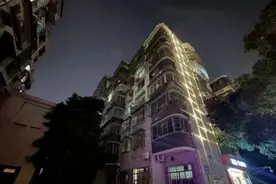 惋惜！空调安装工高空作业时，突发意外图片