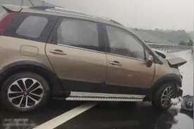 “这位女司机，很厉害！”图片