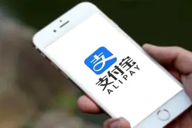 赶快转发！发条朋友圈就能赚钱？支付宝辟谣：是骗局图片