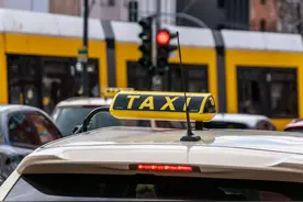 网约车也难跑了！多地发布入行风险预警，有司机吐槽：干19小时赚不到600块图片