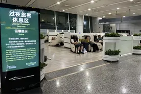 夜探白云机场过夜休息区 设施丰富，一位难求图片