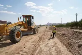 青乌一级公路预计8月底双向通车图片