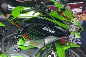 果然视频|川崎NinjaZX-4R在北京国际摩托车展览会上市图片