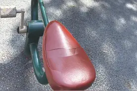 民意通 | 红旗里小广场健身器材损坏数月无人管 市体育局：将安排维修图片