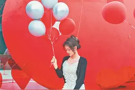 “520”商家抢抓“甜蜜经济”图片