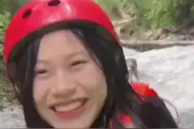 还有意外收获 女子漂流捕获大鱼一路紧抱图片