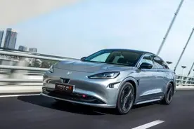 极狐全额补偿老车主，是诚意还是噱头？ | 记者观察图片