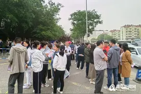 中考自主招生落幕 升学政策不断优化后 考生家长坦然赴考图片