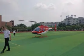 东莞：直升机空降校园文化科技节图片