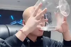 网红直播PK喝白酒后去世 律师：属于自陷风险 追责困难图片