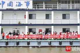 特殊“爱的日子”里 7万河豚鱼苗被放养长江图片