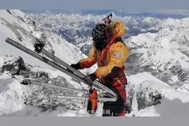 刚刚！科考登山队员成功登顶珠峰图片