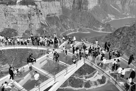 碧水丹山引客来 宝泉崖下百姓富图片