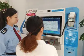 智慧办税终端进驻湖北移动营业厅 市民2分钟自助办好税图片