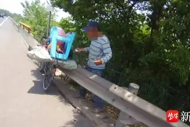 老人从南京骑单车去淮安误入高速 民警护送他下高速图片