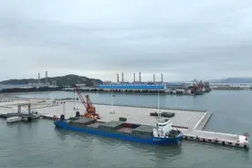 首船成功靠泊！漳州东山5000吨级对台客货码头正式投入试运行图片