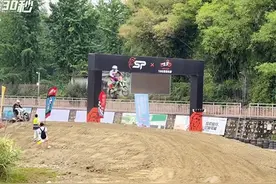 30秒｜四川省越野摩托车障碍挑战赛（温江站）开赛图片