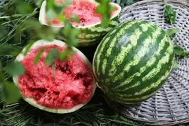 切开的西瓜，到底能放多久，1 天、2 天？图片