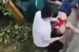 4岁孩子把雨伞当降落伞从26楼跳下，儿童安全的弦要时时绷紧图片