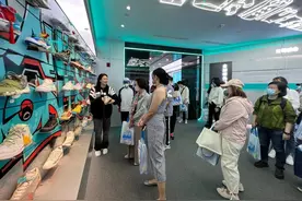 提升数字素养和技能，白领走进得物学习鉴别常识图片