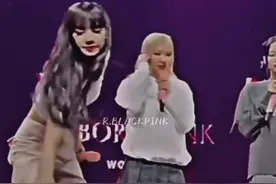 BLACKPINK演唱会被扔玩偶有摄像头？疑拍裙底？网友：细思极恐图片