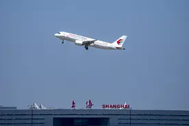 多图直击｜翼飞冲天！国产大飞机C919开启商业首航图片