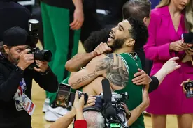 “绿军”0.1秒反绝杀，NBA史上首次“让三追四”要来了？图片