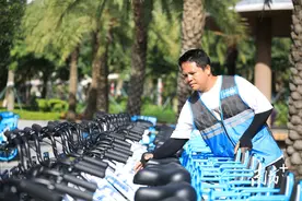 致敬金湾劳动者｜追着共享单车“跑”的调度员图片