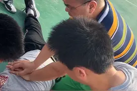 天热打球忽然倒地失去意识！幸好遇到了这群温州医生图片