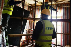 横梁断裂存隐患 八宝山街道多方合力快速响应解民忧图片