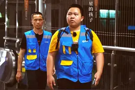 乘着地铁送外卖 深圳父子俩不寻常的“送单路”图片