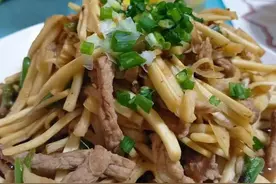 高考倒计时·陪读故事：高三妈妈一天两顿送饭到学校，家里有块白板专门列菜单！图片