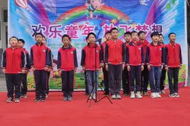 竹山县得胜镇复兴小学举行庆六一文艺汇演活动图片