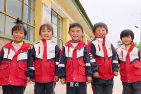 每个孩子都是夜空中最亮的星图片