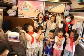 这个“六一”， 高铁车厢里童趣盎然图片