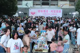 娄底菲米力幼稚园开展爱心义卖活动图片