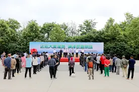 东台法院举行“黄海湿地碳汇能力司法修复基地”揭牌仪式暨“法佑大美湿地 润泽世遗明珠”增殖放流活动图片