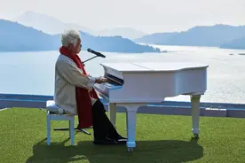 《漫长的季节》里，彪子到底在哼什么歌？图片