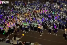 孩子们悄悄组织了一场演唱会献给高三学长，老师感动了：这就是青春的样子图片