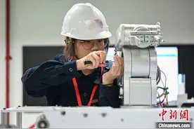 广东近160名工业机器人运维能手在穗职业技能大比拼图片